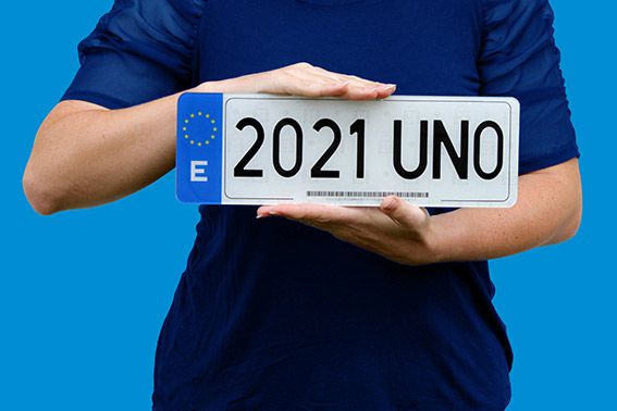 MATRÍCULA UNOMATÍCULA UNO ALFA 110 X 340mm.