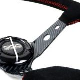 VOLANTE DESPLAZADO ALCÁNTARA BRAZOS EFECTO CARBONO