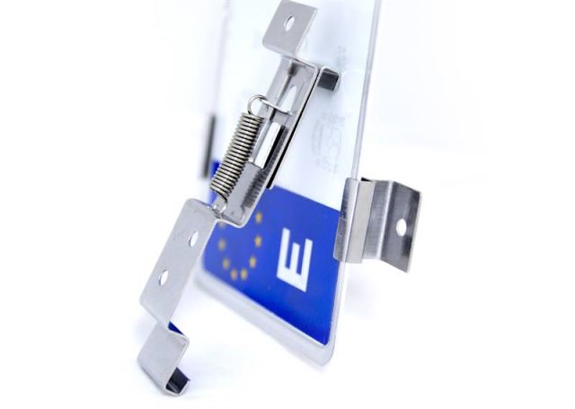 PIEZA SUJETA MATRÍCULAS